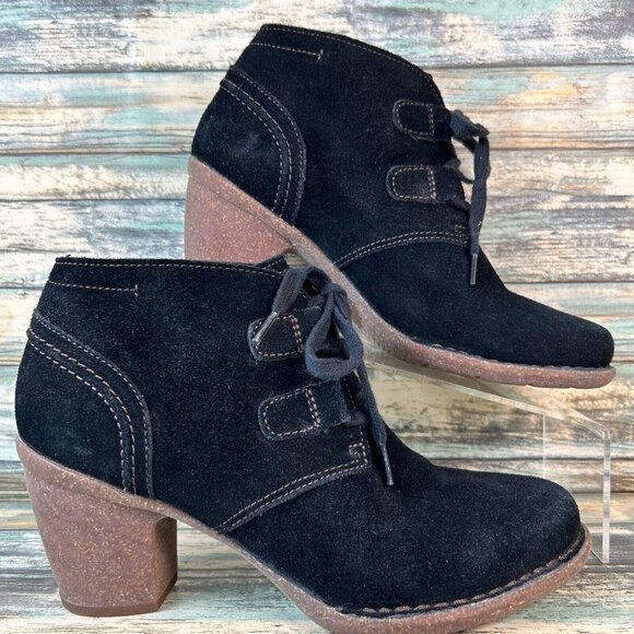 Clarks Ankle Boot Womens Size 8M Black Suede Lace Up Block Heel Round Toe Bootie - Picture 1 of 12